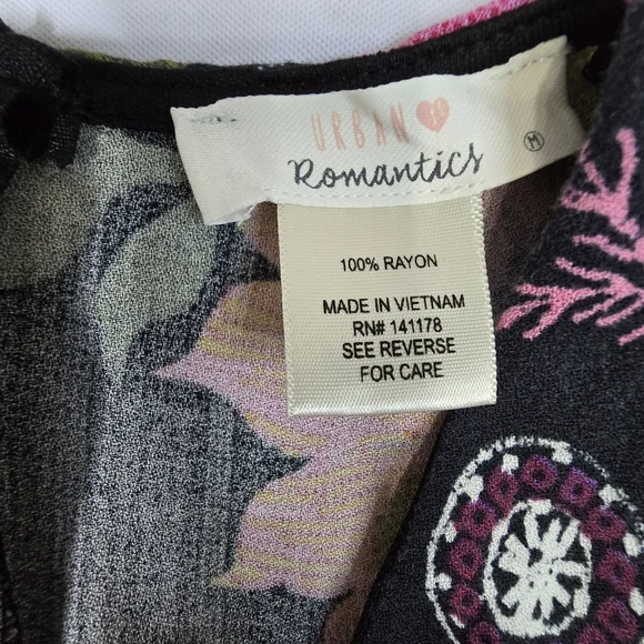 Urban Romantics black floral maxi dress featuring a V-neckline - Picture 3 of 6